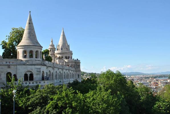 Image of Budapest Hungary. How to translate Hungarian to English. Google Translate is the best app to translate words into English!
