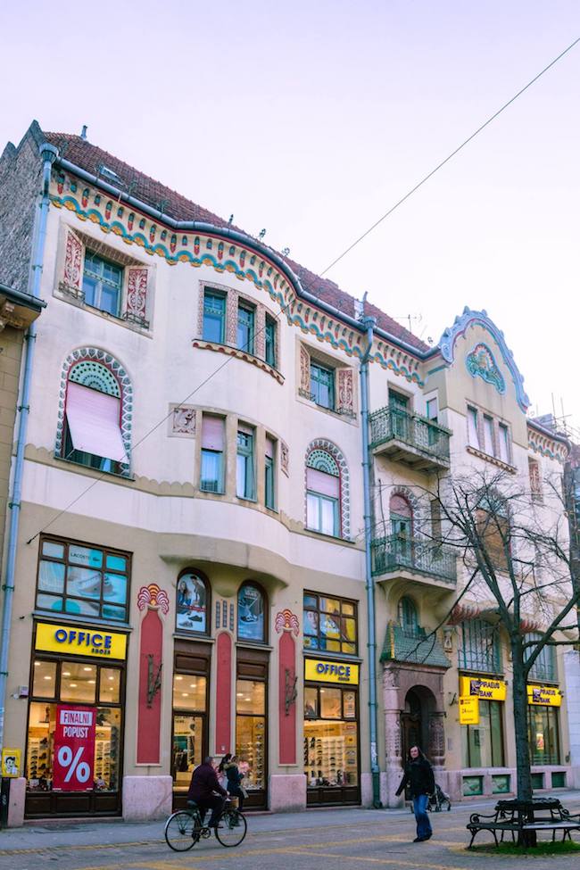 Schöner ehemaliger Palast der Sparkasse Subotica in Subotica, Serbien. Lesen Sie mehr über die Jugendstilarchitektur in Subotica Serbien! #Reisen#Balkan #Serbien #Subotica #Europa #Architektur #Jugendstil