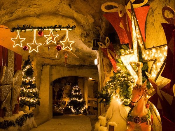 Beautiful Christmas Market in Valkenburg. The Velvet Cave (fluweelengrot) sits underneath the castle ruins in Valkenburg! #kerst #nederland #netherlands #valkenburg #limburg