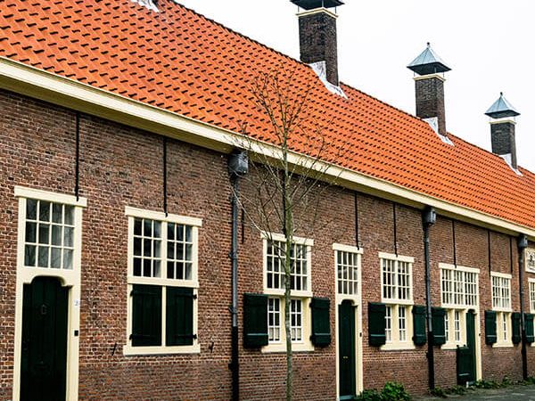 Exterior of Hofje van Gratie, a beautiful courtyard in Delft. #delft #holland