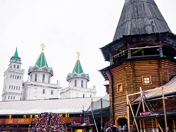 Beautiful tower within the Izmailovsky Kremlin, a reconstructed palace in Moscow that is now one of Moscow's best places to shop for souvenirs. #travel #moscow #russia