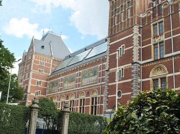 Exterior of the Rijksmuseum in Amsterdam, one of the best places to see Rembrandt's artwork on display!