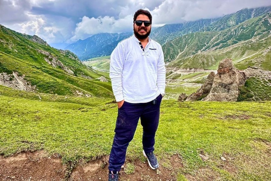 AUTHOR BIO Armughan Zaigham
