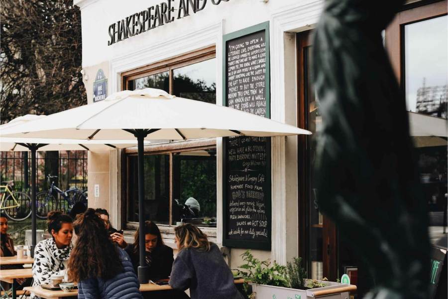 Why Choose a Themed Restaurant for Your Next Outing?