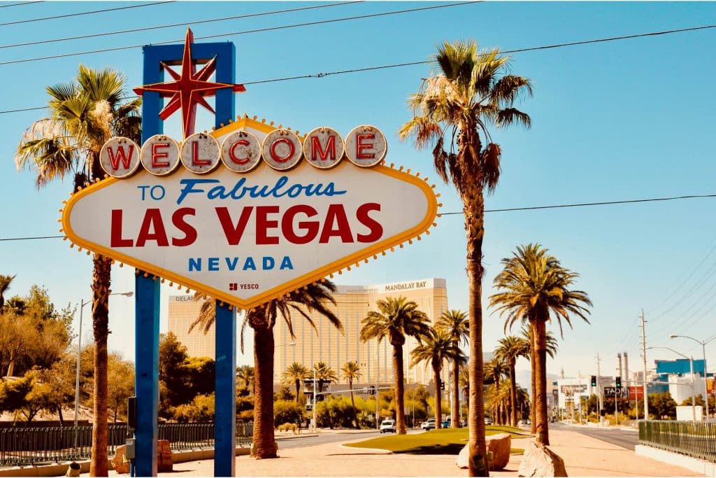 Best Vegas Captions for Your Epic Sin City Adventures