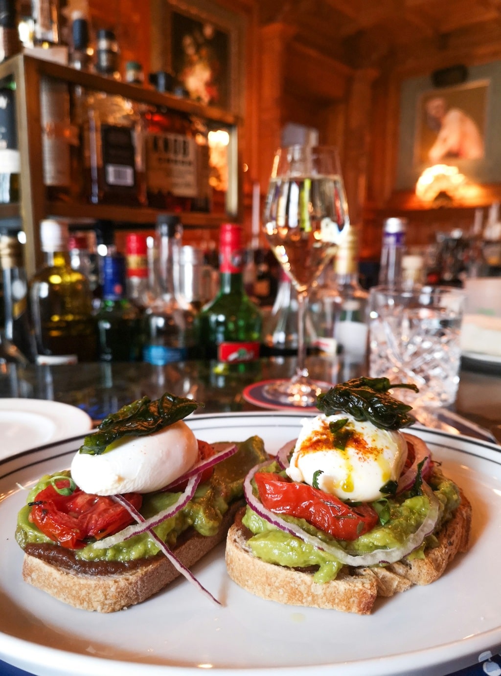 Booking Popularity: Plan Ahead,Bar George in Montreal