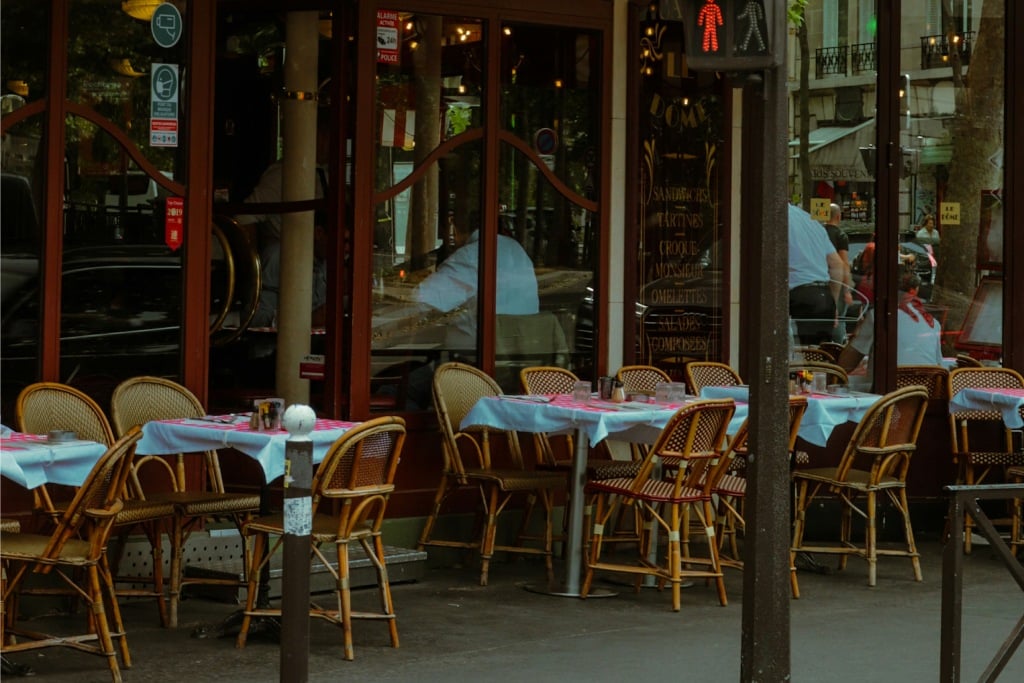 An Artistic Hub,Famous cafe in Paris