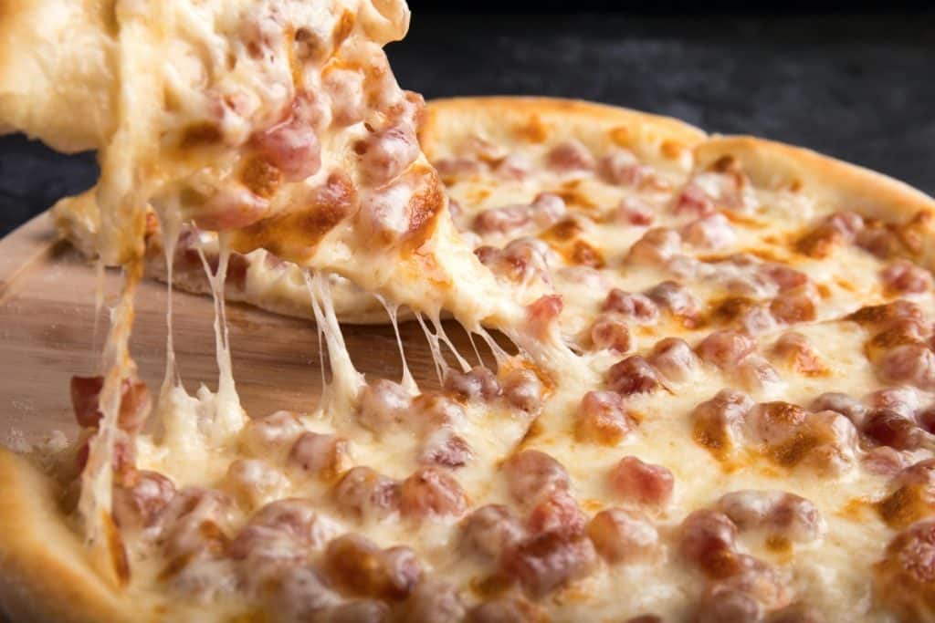 Manhattan New York Pizza: A Slice of History, Culture, and Culinary Delight