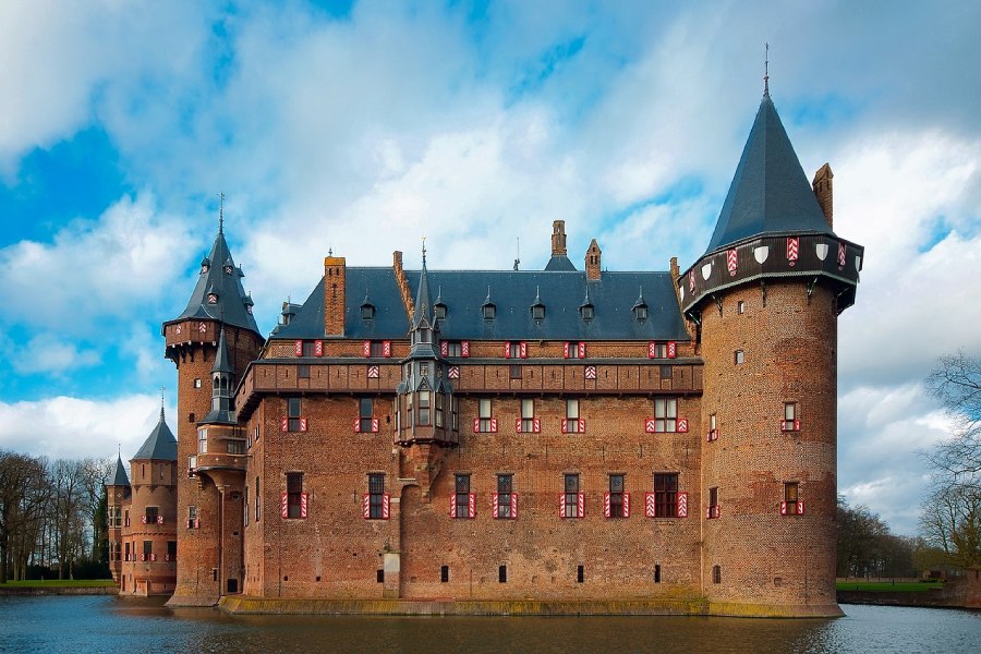 The Architecture: A Visual Symphony of Gothic and Renaissance Styles,De Haar Castle