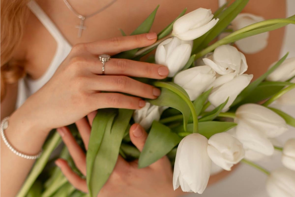 White Tulip Meaning: Secrets of Culture, Travel & Symbolism Unveiled