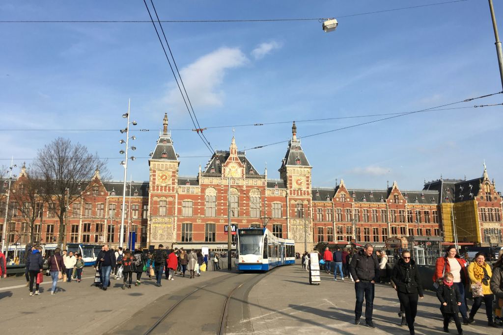 Studying in Amsterdam: Costs, Housing, and Day-to-Day Tips